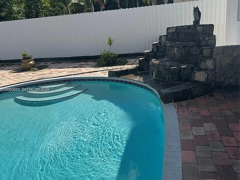 10835 SW 154th Ter — Photo 4