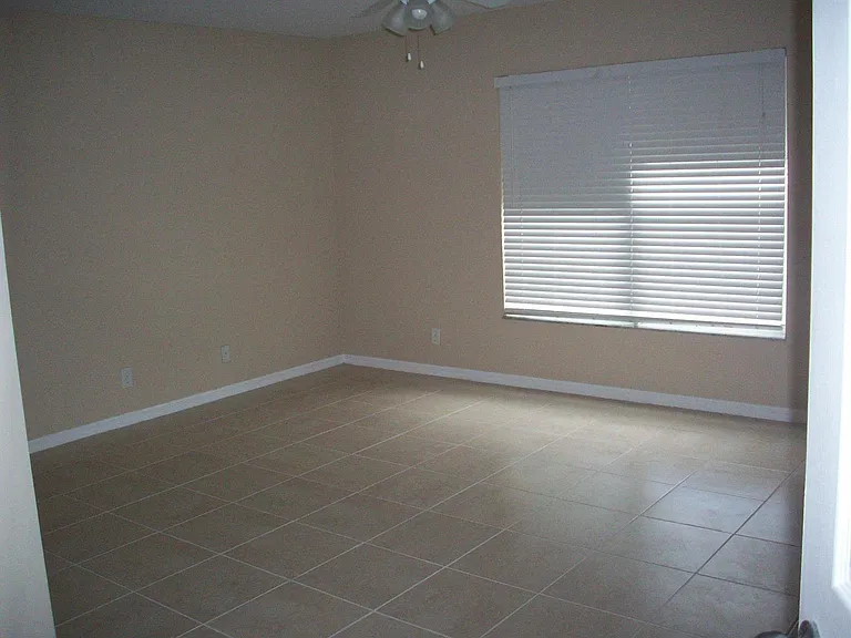 1862 SW Grant Ave — Photo 3