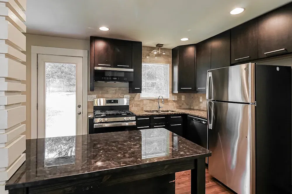 3 bed, 2484 sqft, $1,690 — Photo 4