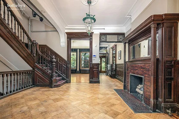 Sold by Sotheby's International Realty | media 16