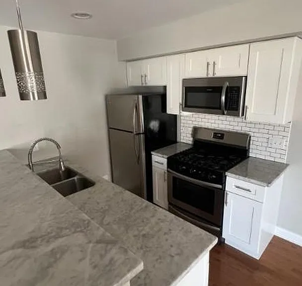 3626 W Oakdale Ave #2F — Photo 2