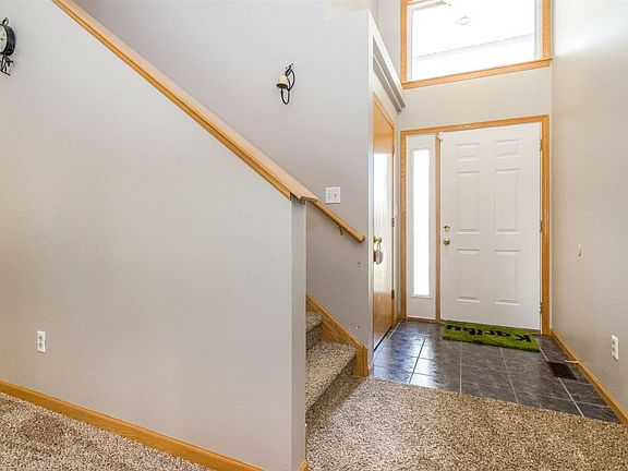 3rd image of 465 Sugar Creek Ln