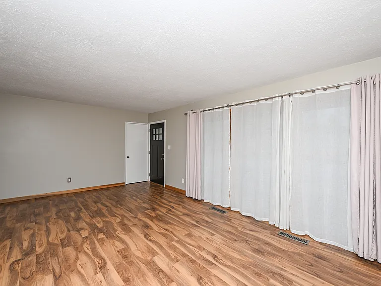287 Edgewood Dr — Photo 3