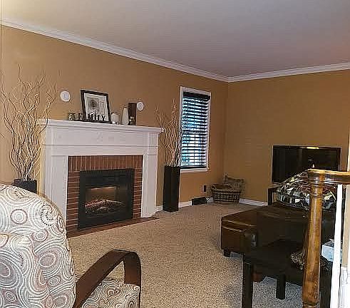 2nd image of 253 Bernard St E