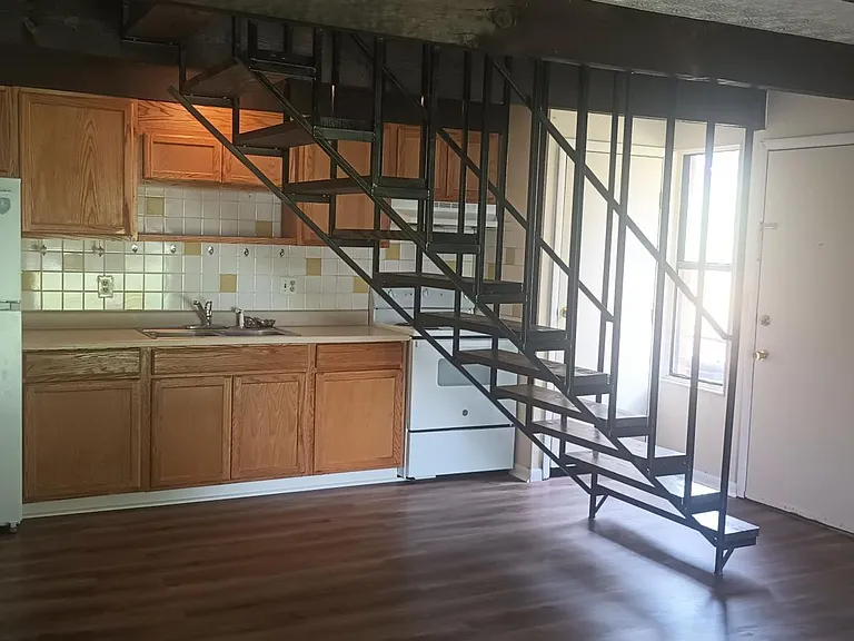 1235 Nadine Dr — Photo 11