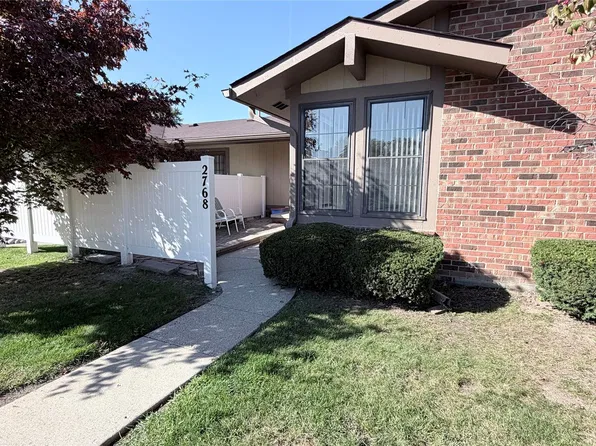 2768 Roundtree Dr, Troy, MI 48083