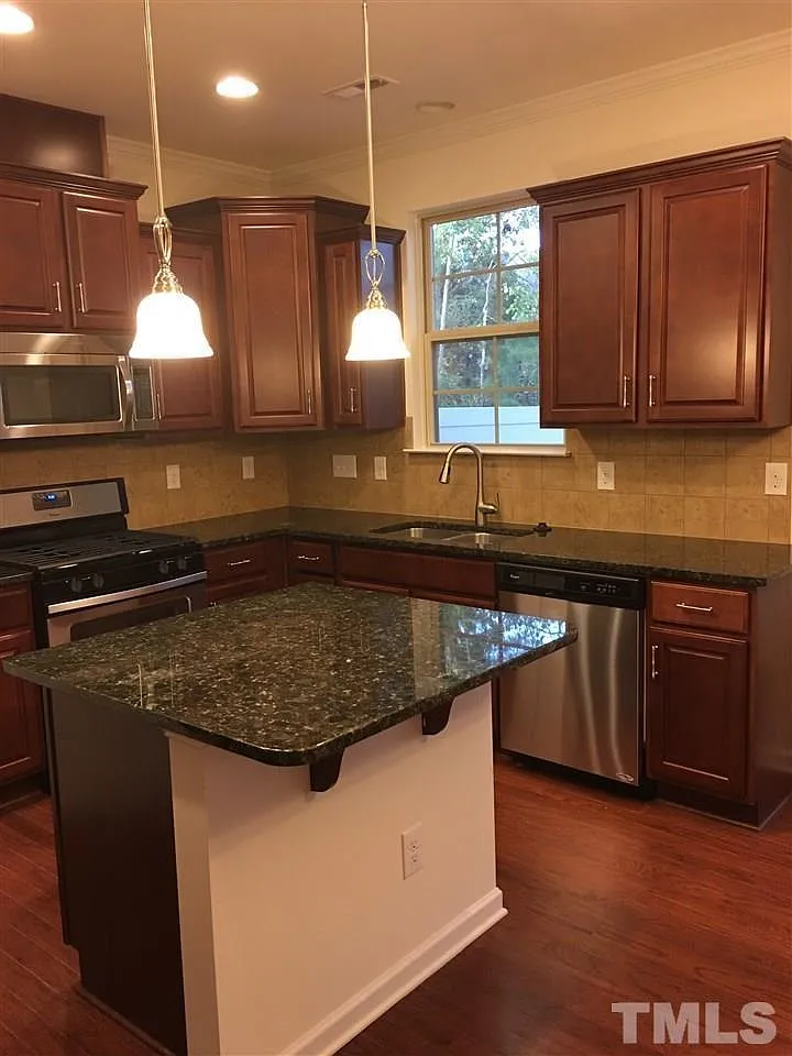 3912 Valley Side Ct — Photo 4