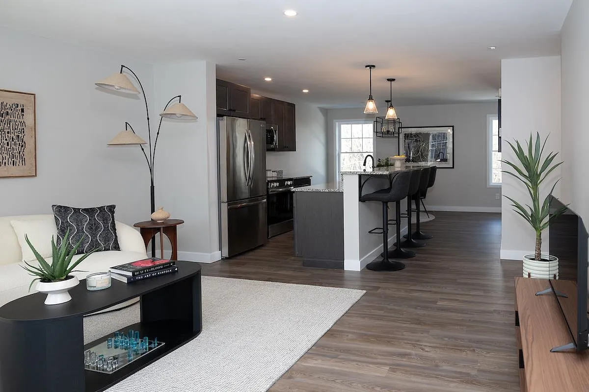 3 bed, 2.0 bath, 1392 sqft, $3,100 — Photo 4