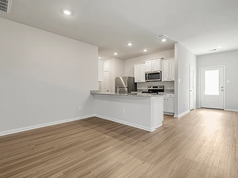 Chef-ready kitchen and dining room.