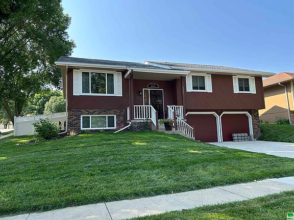2nd image of 2332 Pueblo Dr