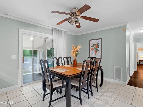5th image of 409 Sharon Dr Unit A