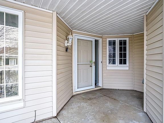 3rd image of 7917 Barrymore Ln