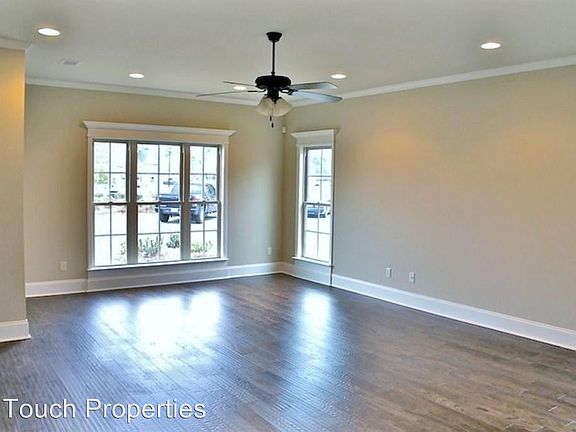 4th image of 404 Eagle Place