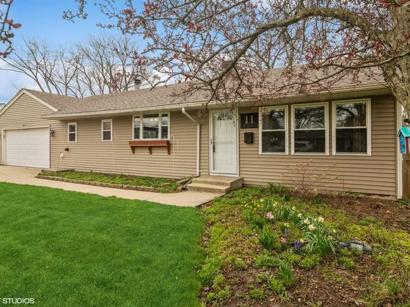 11 Rugby Rd, Lake Zurich, IL 60047