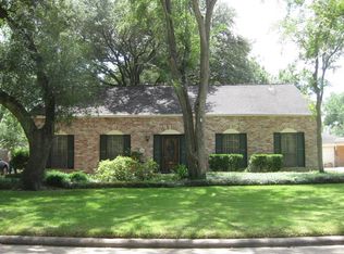 13719 Lynnwood Ln, Sugar Land, TX 77498
