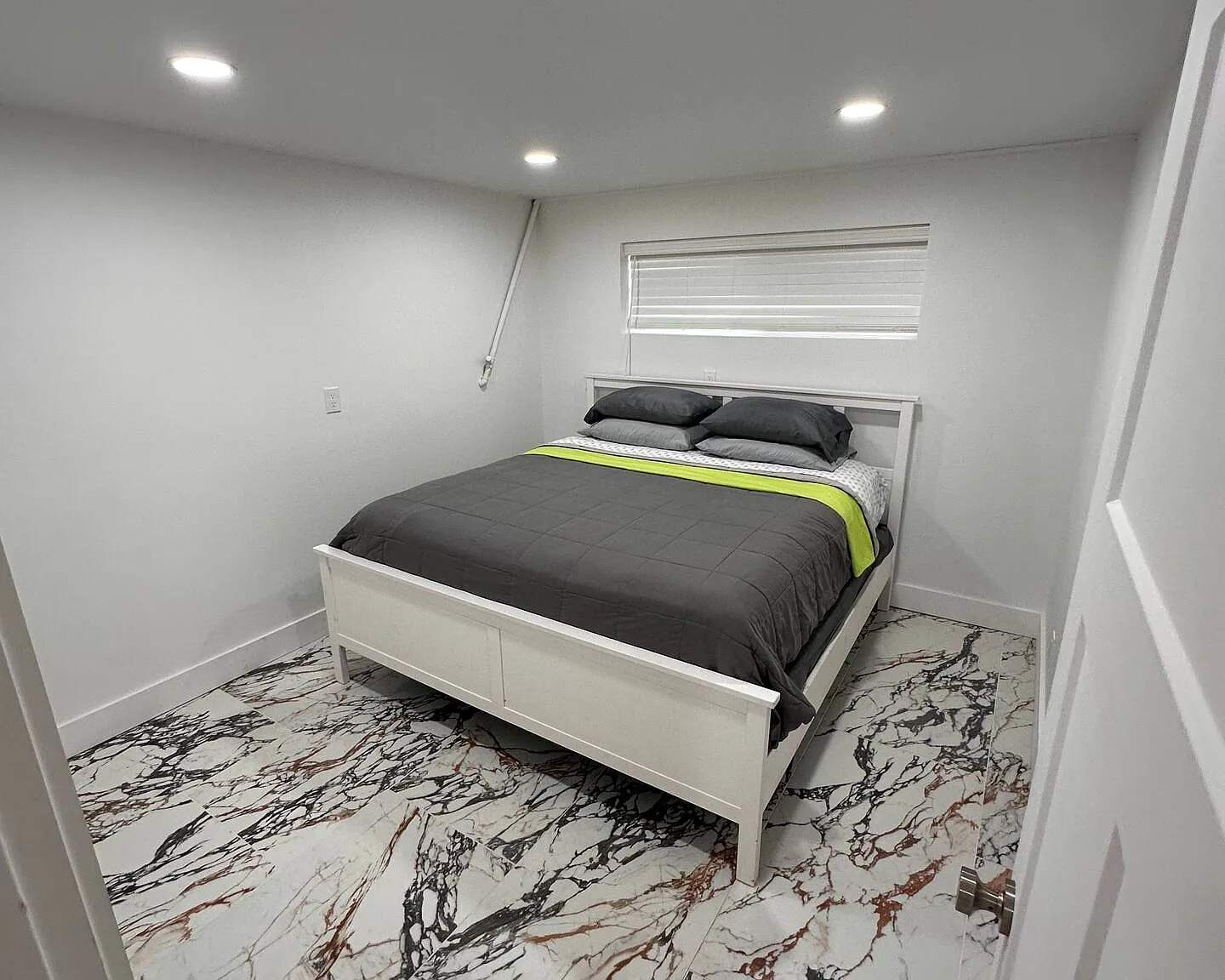 Newly Renovated- 2 bedroom bright and delightsome — Photo 1