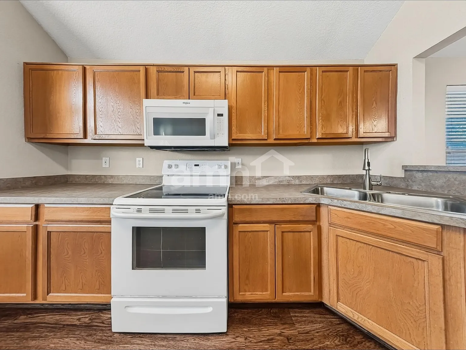 3 bed, 2.0 bath, 1408 sqft, $1,870 — Photo 4