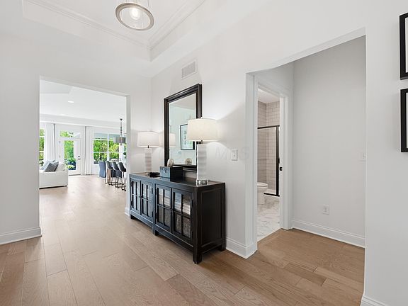 4th image of 131 Glenshire Cir