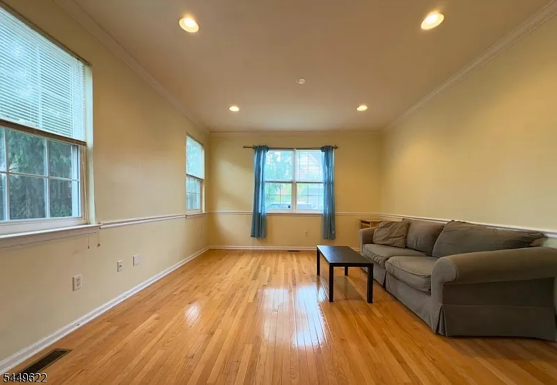 3 bed, 2.5 bath, $3,300 — Photo 2