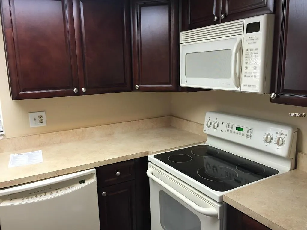 1 bed, 735 sqft, $1,400 — Photo 2