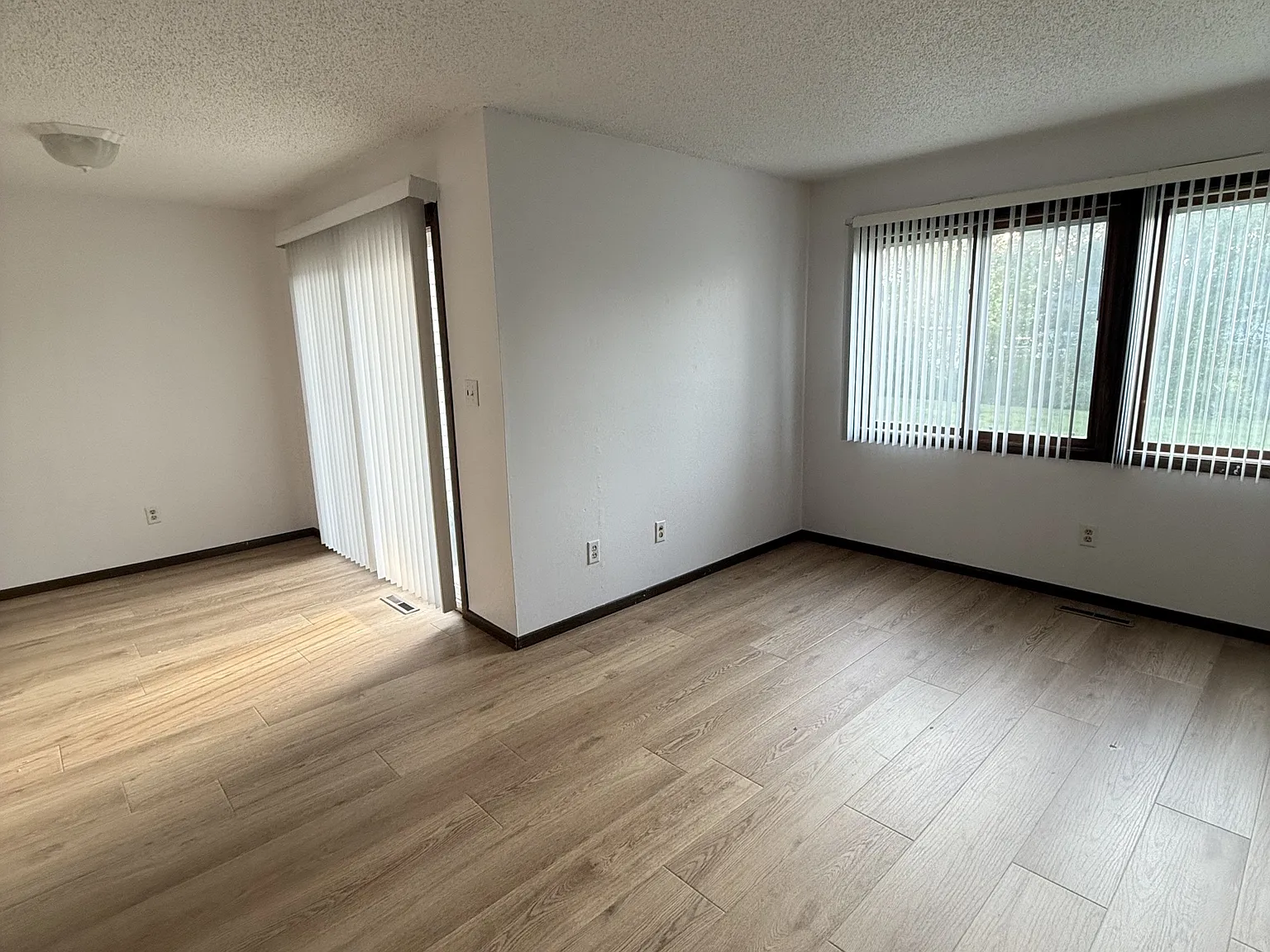 Southlawn Road 3915-3917 - 3915 — Photo 1