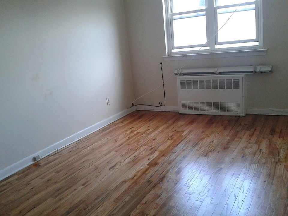2nd image of 2826 44th St APT 2D