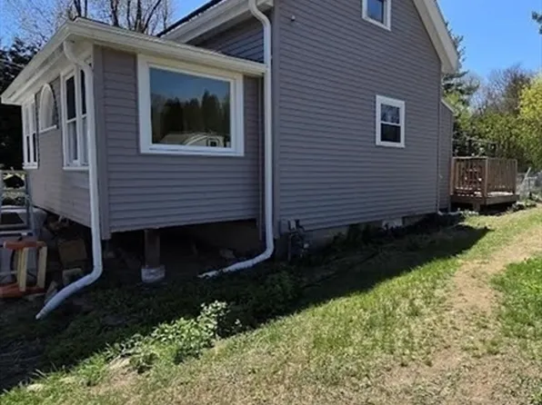 207 S Worcester St, Norton, MA 02766