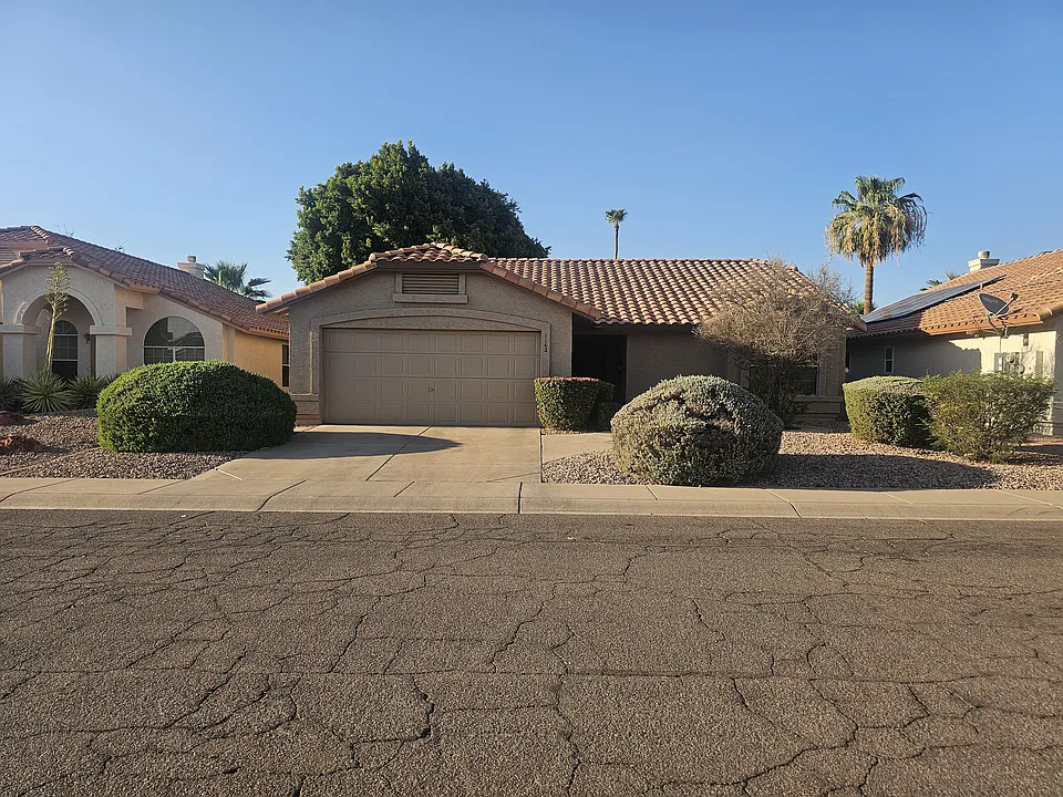 1162 W Cindy St