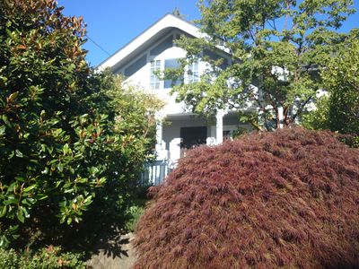 2007 Warren Ave N, Seattle, WA, 98109