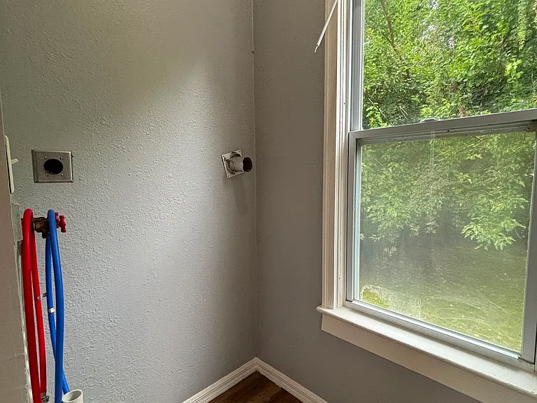 3928 Highland Ave — Photo 6