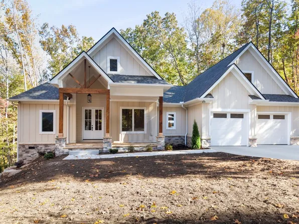 12 Commodore Dr, Salem, SC 29676