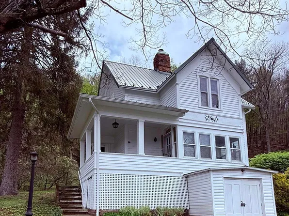 97 S High St, Philippi, WV 26416