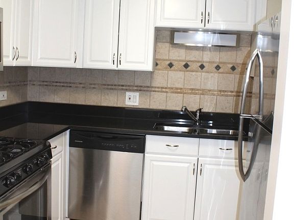 5th image of 550 Graceland Ave APT 8