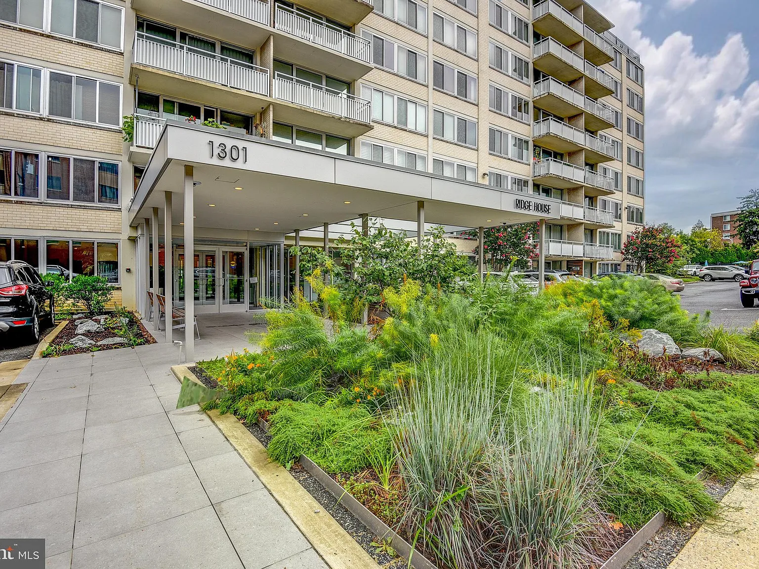 1 bed, 902 sqft, $2,800 — Photo 2