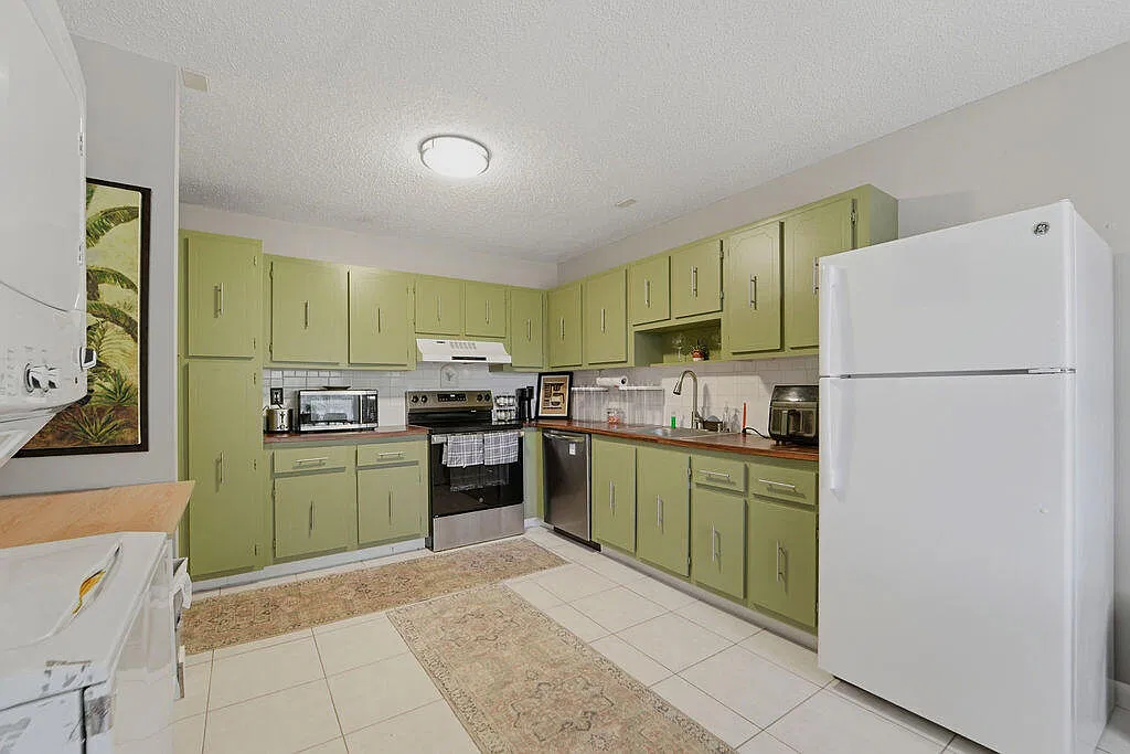 2 bed, 2.0 bath, 1335 sqft, $2,000 — Photo 1