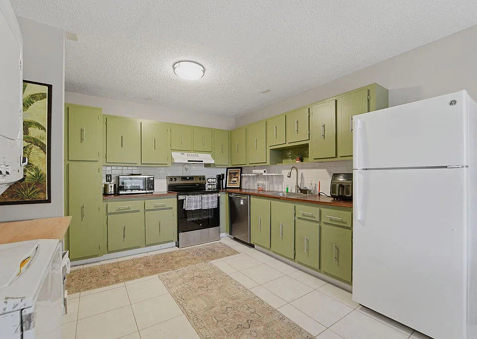 1841 NW 18th Ave #201