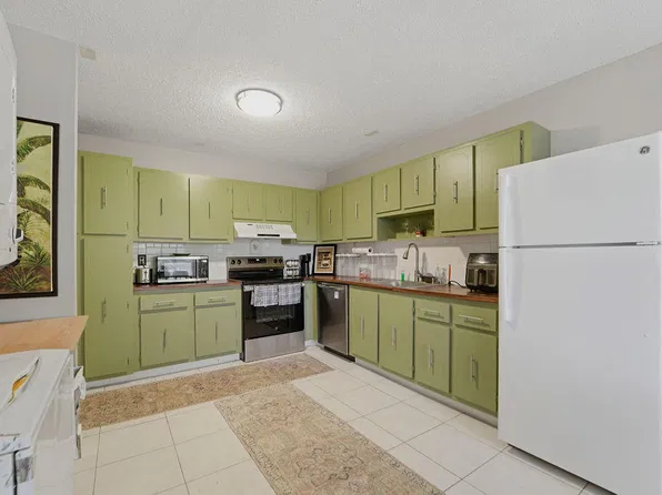 1841 NW 18th Ave APT 201, Delray Beach, FL 33445