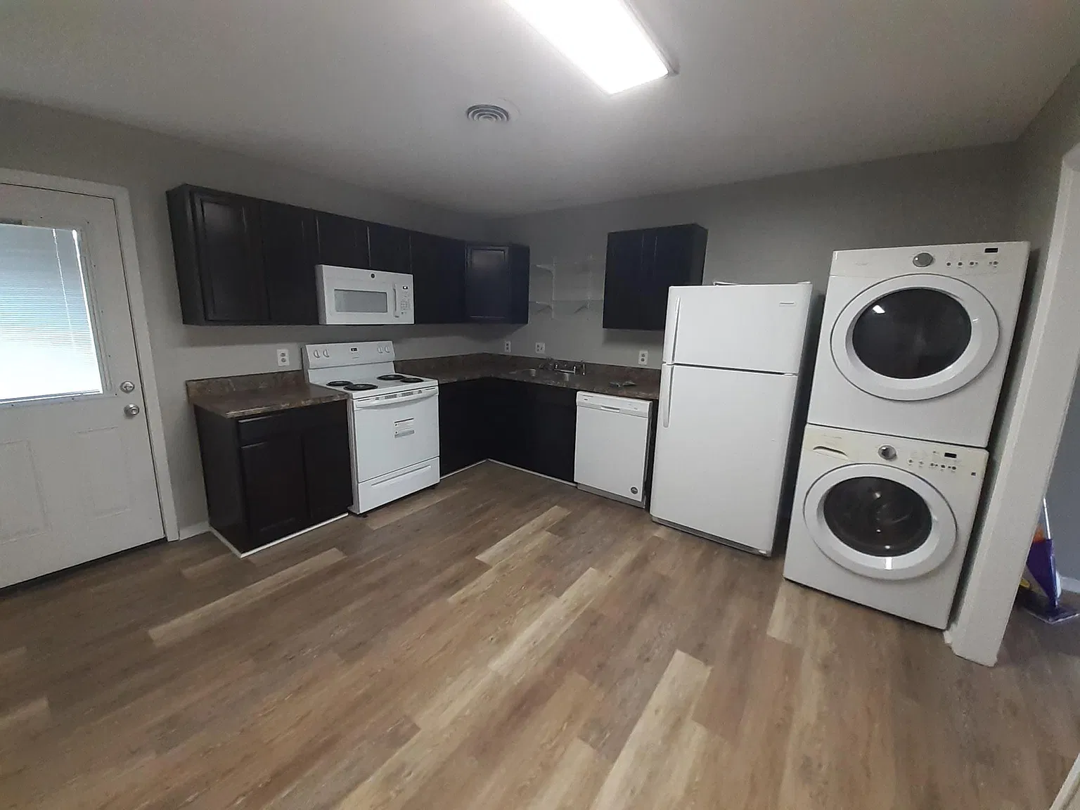 2 bed, 825 sqft, $1,600 — Photo 2