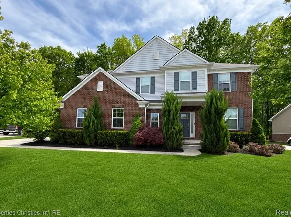 6122 Ardmore Ln, Clarkston, MI 48348