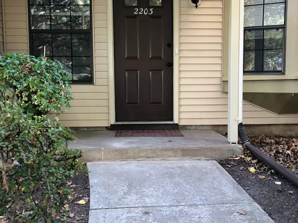 2203 Timber Oaks Rd, Edison, NJ 08820