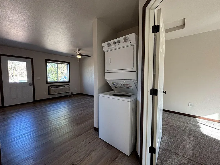 Chase Street Apartments — Photo 9