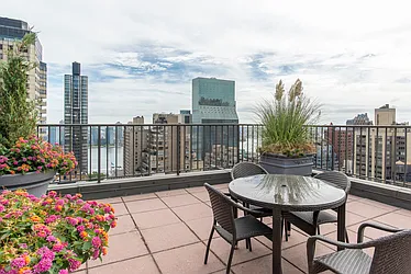 Rented by R New York