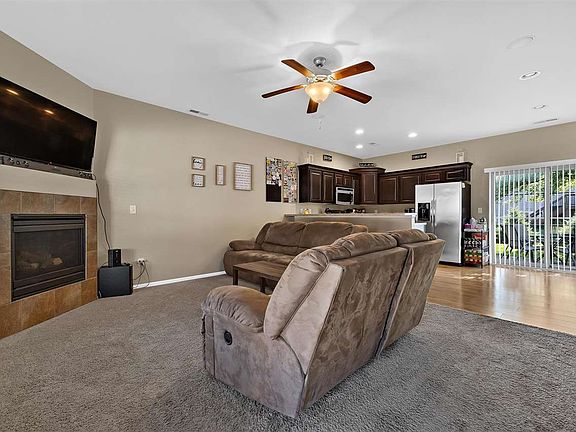 4th image of 410 Cambria Dr