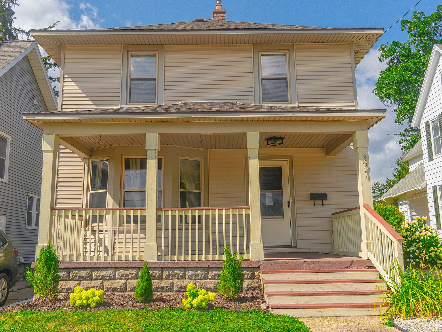 3 bed, 1.5 bath, 1353 sqft, $2,200 — Photo 1