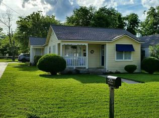 405 N College St, Weimar, TX 78962