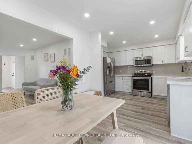 30 Harnesworth Cres — Photo 10