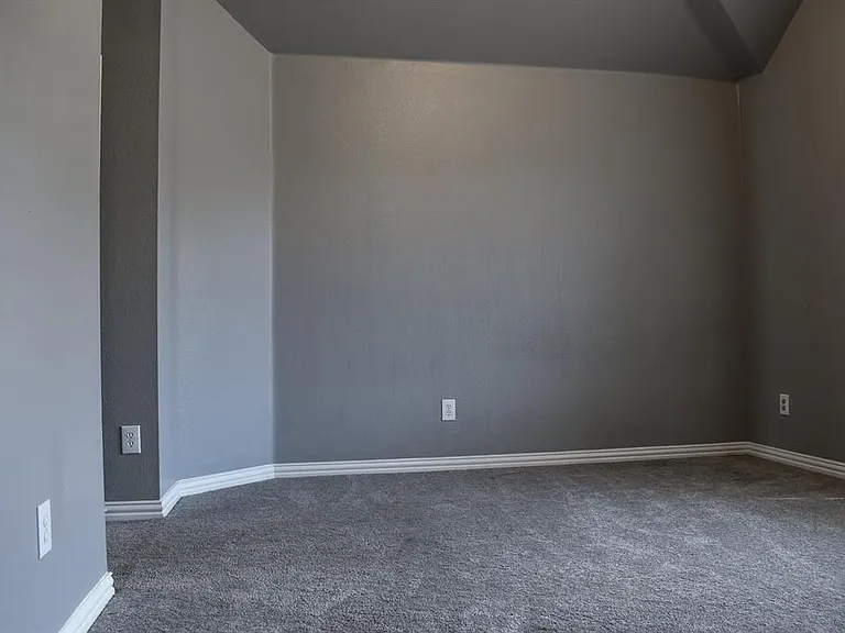409 Royal Crest Dr — Photo 28