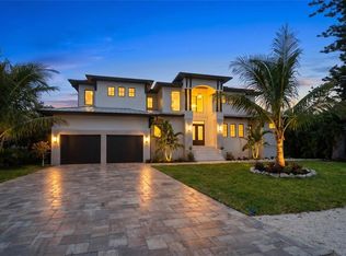 626 Buttonwood Dr, Longboat Key, FL 34228