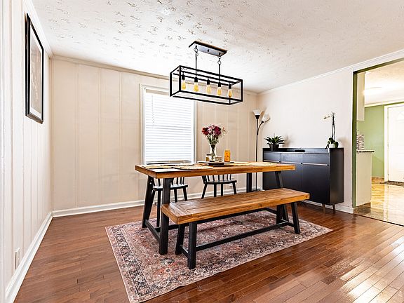 5th image of 306B Queen Ave