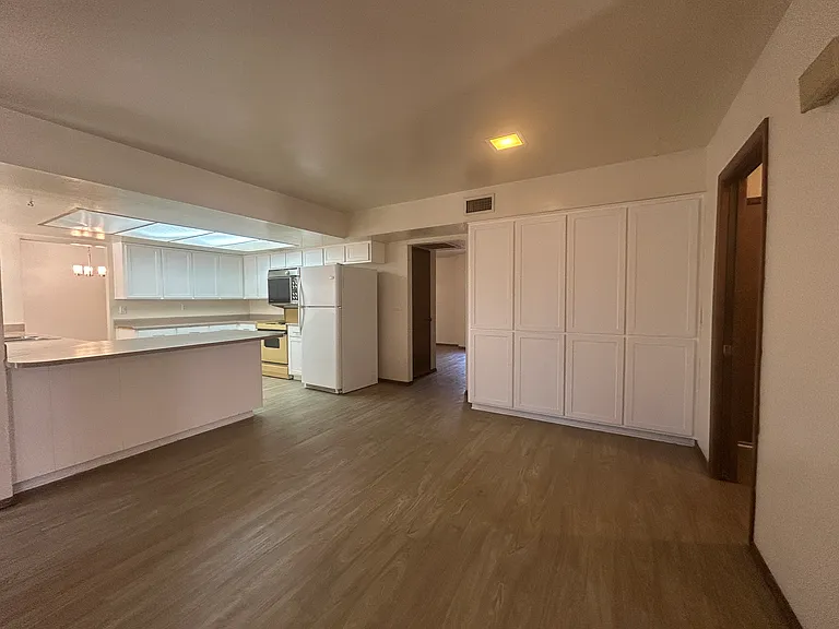2141 E Manhatton Dr — Photo 12